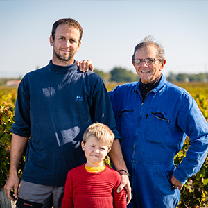 Sébastien Couthures mit seinem Vater und seinem Sohn