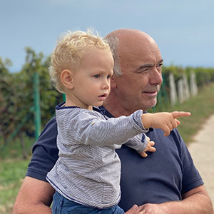 Karlheinz Braun mit Enkel Toni